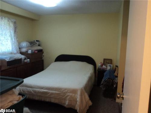 143-1095 Mississaga Street W, Orillia, ON - Indoor Photo Showing Bedroom