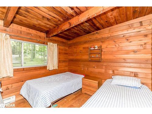 149 Eight Mile Point Road, Oro-Medonte, ON - Indoor Photo Showing Bedroom