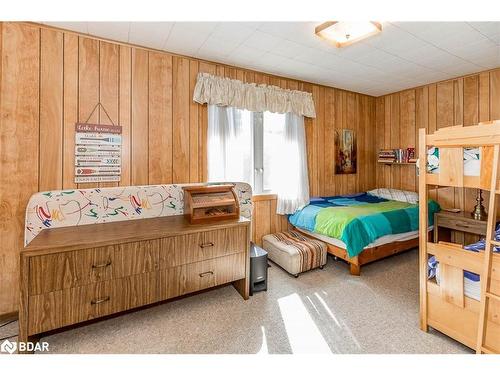 1125 Woodland Drive, Oro-Medonte, ON - Indoor Photo Showing Bedroom