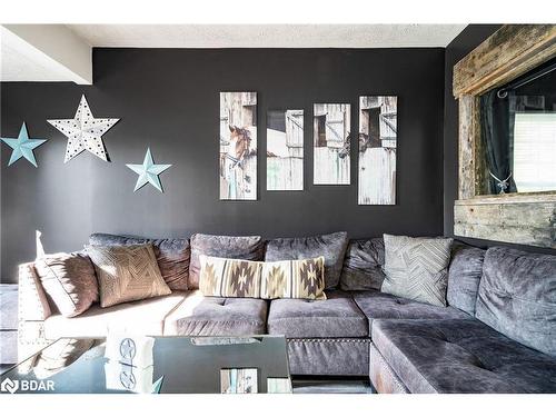 27 Sunnidale Road S, Wasaga Beach, ON - Indoor Photo Showing Living Room