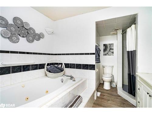 27 Sunnidale Road S, Wasaga Beach, ON - Indoor Photo Showing Bathroom