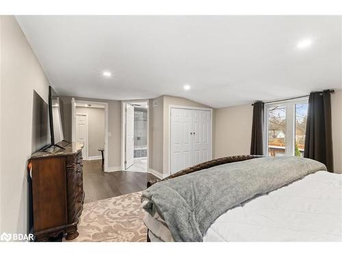 7960 John Street, Campbellcroft, ON - Indoor Photo Showing Bedroom