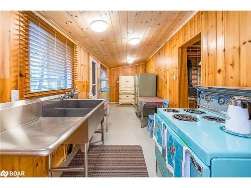 69 King Road, Waubaushene, ON - Indoor Photo Showing Kitchen With Double Sink