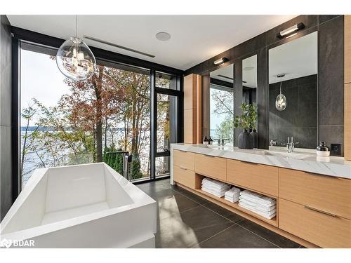 17 Barrie Terrace, Oro-Medonte, ON - Indoor Photo Showing Bathroom