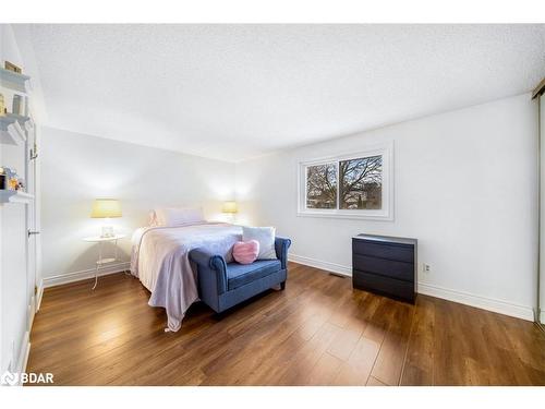 43 Shoreview Drive, Barrie, ON - Indoor Photo Showing Bedroom