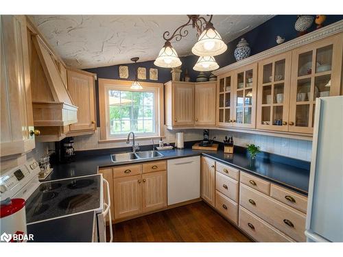 885 Highway 36 Road, Kawartha Lakes, ON - Indoor Photo Showing Kitchen With Double Sink