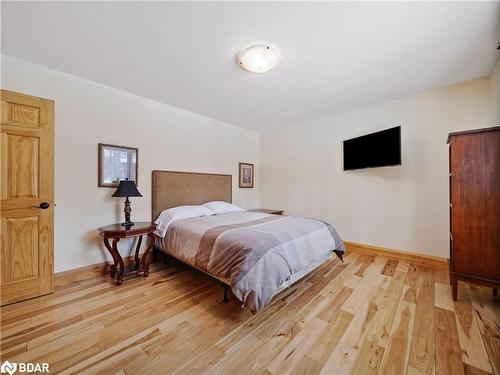 983 Bass Lake Sideroad E, Oro-Medonte, ON - Indoor Photo Showing Bedroom