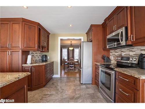 725 Broadview Avenue, Orillia, ON - Indoor Photo Showing Kitchen