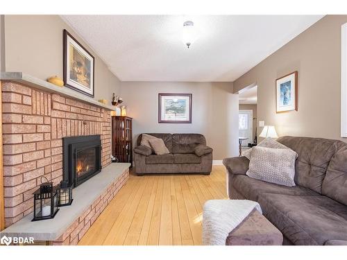 725 Broadview Avenue, Orillia, ON - Indoor Photo Showing Living Room With Fireplace