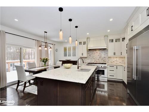 38 Windermere Circle, Midland, ON - Indoor Photo Showing Kitchen With Upgraded Kitchen