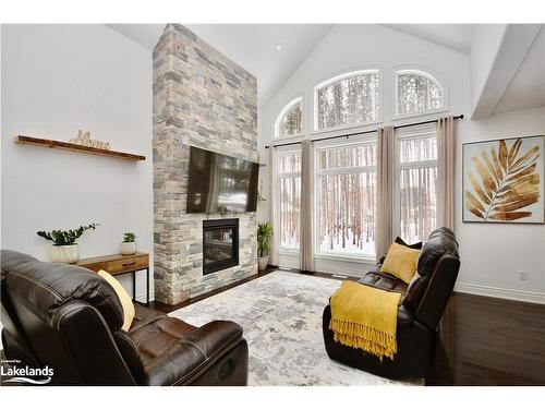 38 Windermere Circle, Midland, ON - Indoor Photo Showing Living Room With Fireplace