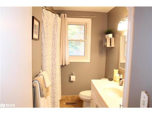 15 Rodney Street, Barrie, ON - Indoor Photo Showing Laundry Room