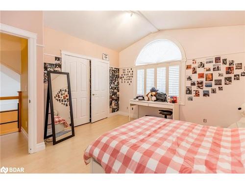 29 Glenhuron Drive, Springwater, ON - Indoor Photo Showing Bedroom