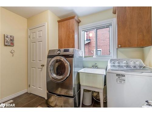 32 Nicklaus Drive, Barrie, ON - Indoor Photo Showing Laundry Room