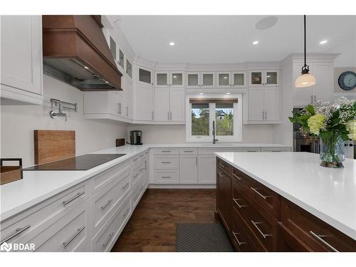 28 Thoroughbred Drive, Oro-Medonte, ON - Indoor Photo Showing Kitchen