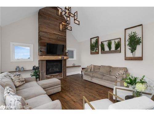 28 Thoroughbred Drive, Oro-Medonte, ON - Indoor Photo Showing Living Room With Fireplace