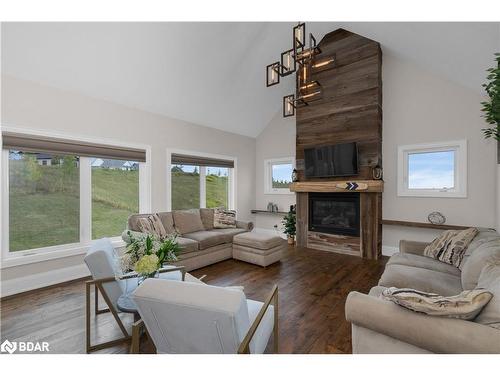 28 Thoroughbred Drive, Oro-Medonte, ON - Indoor Photo Showing Living Room With Fireplace