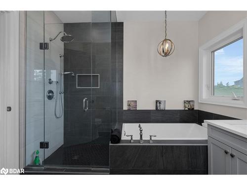 28 Thoroughbred Drive, Oro-Medonte, ON - Indoor Photo Showing Bathroom