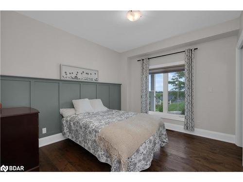 28 Thoroughbred Drive, Oro-Medonte, ON - Indoor Photo Showing Bedroom