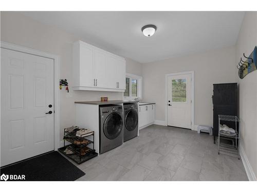 28 Thoroughbred Drive, Oro-Medonte, ON - Indoor Photo Showing Laundry Room