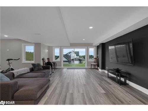 28 Thoroughbred Drive, Oro-Medonte, ON - Indoor Photo Showing Living Room