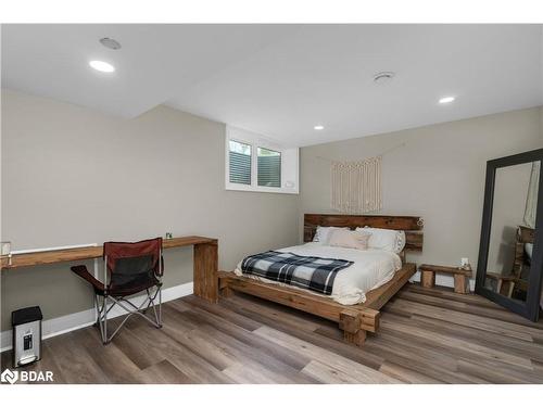 28 Thoroughbred Drive, Oro-Medonte, ON - Indoor Photo Showing Bedroom