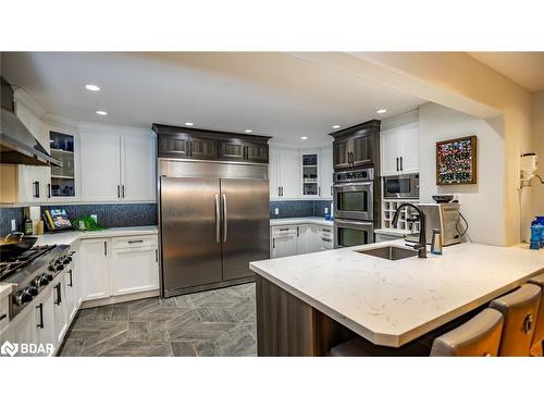 112 Lakeshore Road W, Oro-Medonte, ON - Indoor Photo Showing Kitchen With Upgraded Kitchen