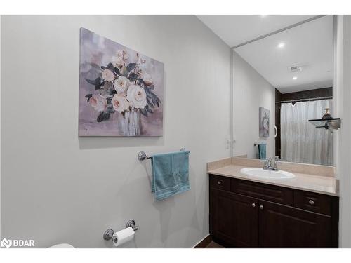 711-33 Ellen Street, Barrie, ON - Indoor Photo Showing Bathroom