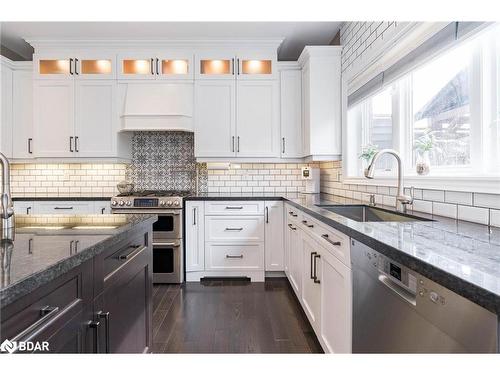 41 Heatherwood Drive, Springwater, ON - Indoor Photo Showing Kitchen With Upgraded Kitchen