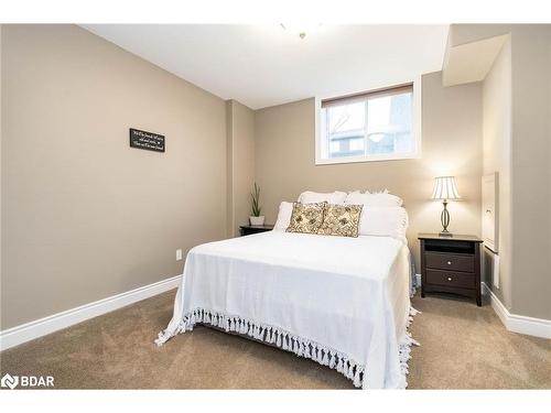 41 Heatherwood Drive, Springwater, ON - Indoor Photo Showing Bedroom