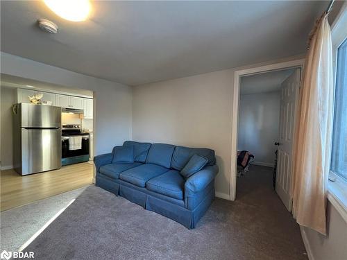 34 Broadview Street, Collingwood, ON - Indoor Photo Showing Living Room