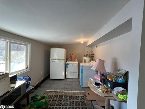 34 Broadview Street, Collingwood, ON - Indoor Photo Showing Laundry Room