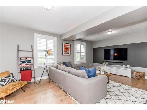 165 4Th Line N, Oro-Medonte, ON - Indoor Photo Showing Living Room