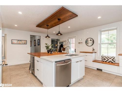 165 4Th Line N, Oro-Medonte, ON - Indoor Photo Showing Kitchen With Double Sink
