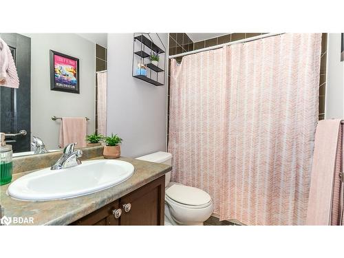 100 Mount Crescent, Angus, ON - Indoor Photo Showing Bathroom