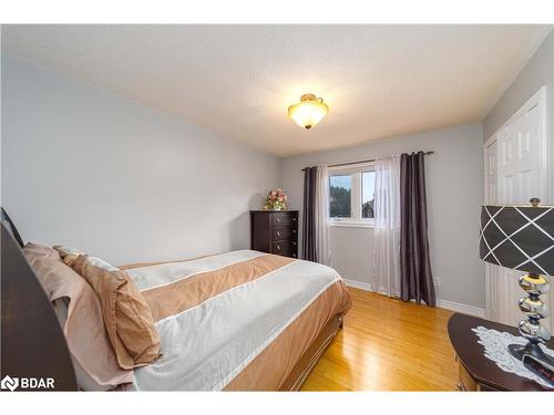 53 Layton Crescent, Barrie, ON - Indoor Photo Showing Bedroom