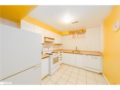 53 Layton Crescent, Barrie, ON - Indoor Photo Showing Kitchen