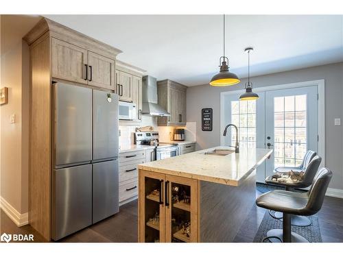 18 Martin Street, Hillsdale, ON - Indoor Photo Showing Kitchen With Upgraded Kitchen