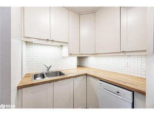 604-64 Benton Street, Kitchener, ON - Indoor Photo Showing Kitchen With Double Sink