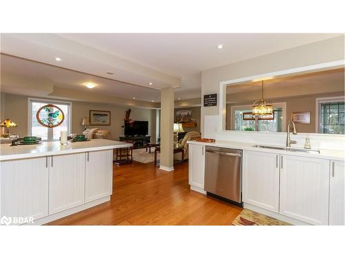 28 Masters Crescent, Port Severn, ON - Indoor Photo Showing Kitchen
