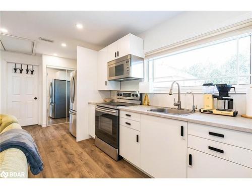 23 Stanley Avenue, Oro-Medonte, ON - Indoor Photo Showing Kitchen
