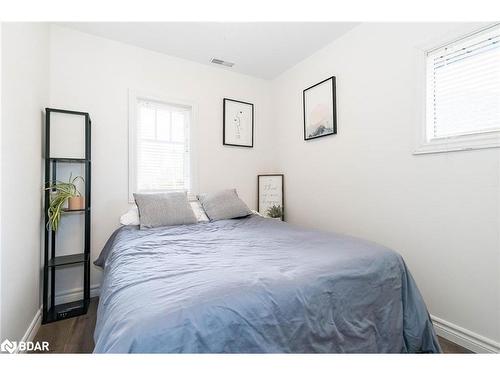 23 Stanley Avenue, Oro-Medonte, ON - Indoor Photo Showing Bedroom