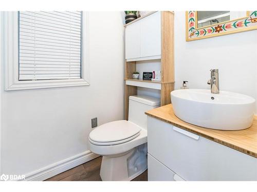 23 Stanley Avenue, Oro-Medonte, ON - Indoor Photo Showing Bathroom