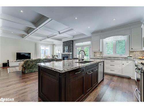 65 Black Creek Trail, Minesing, ON - Indoor Photo Showing Kitchen With Upgraded Kitchen
