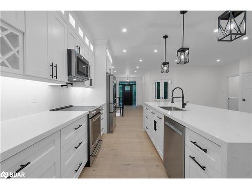 52 Mcarthur Drive, Penetanguishene, ON - Indoor Photo Showing Kitchen With Upgraded Kitchen