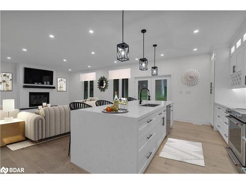 52 Mcarthur Drive, Penetanguishene, ON - Indoor Photo Showing Kitchen With Upgraded Kitchen