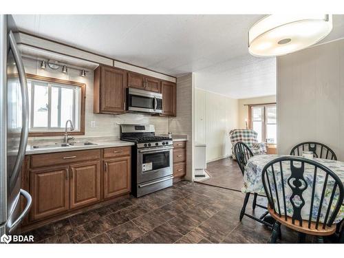 61 Fifth Street, Angus, ON - Indoor Photo Showing Kitchen With Double Sink