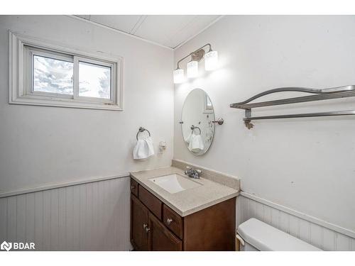 61 Fifth Street, Angus, ON - Indoor Photo Showing Bathroom
