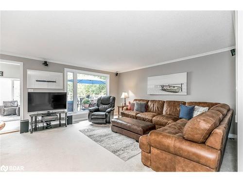 1069 Lakeshore Rd Road E, Oro-Medonte, ON - Indoor Photo Showing Living Room
