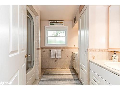 1069 Lakeshore Rd Road E, Oro-Medonte, ON - Indoor Photo Showing Bathroom